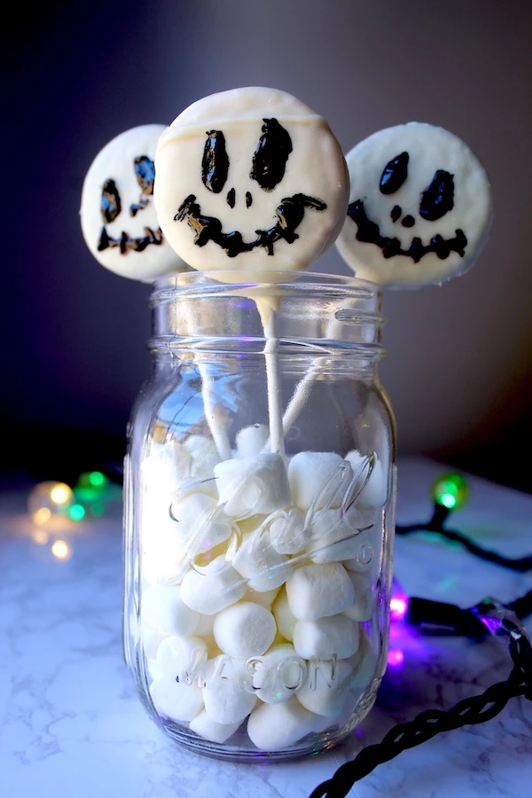 Crunchy sandwich cookies dipped in decadent white chocolate held by a lollypop stick. These snacks are frightfully-simple, fun, and delicious!